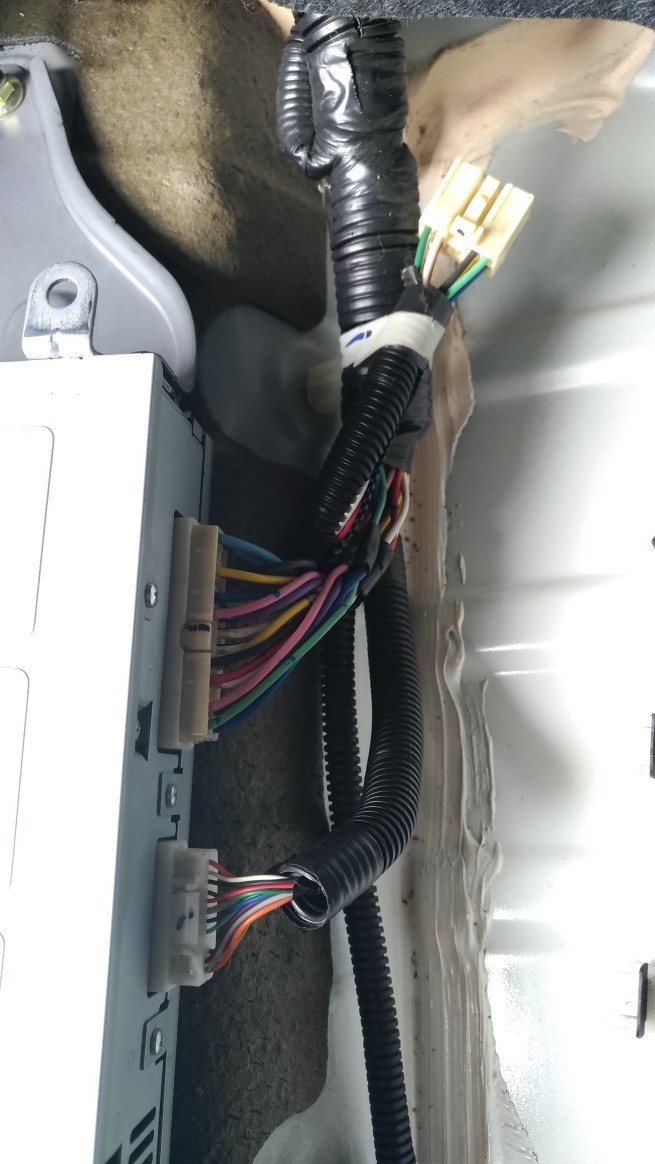 マークレビンソンアンプ取り付け（失敗）（トヨタ クラウンアスリート