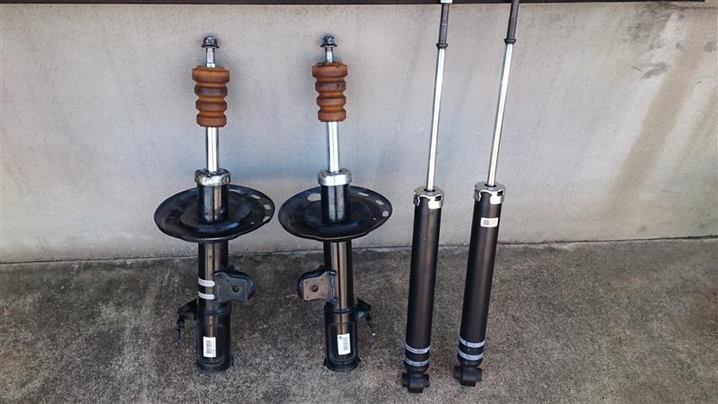 ショックアブソーバー交換（トヨタ ヴェルファイア・20系）by ちょんと