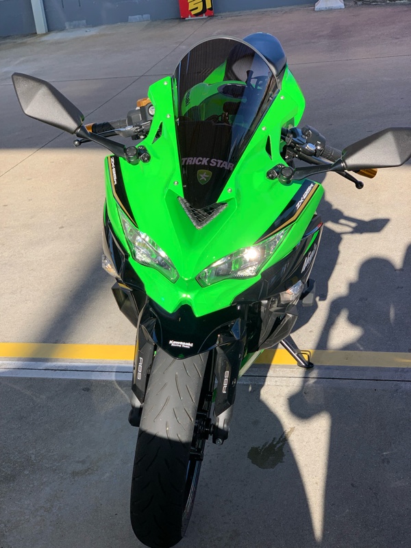 TRICKSTAR スクリーン取付け（カワサキ Ninja ZX-25R）by しみちょろ