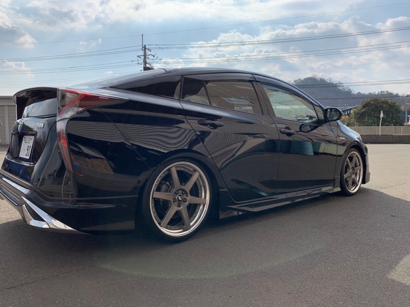 車高調と19インチ（トヨタ プリウス・50系）by とーぐ - みんカラ