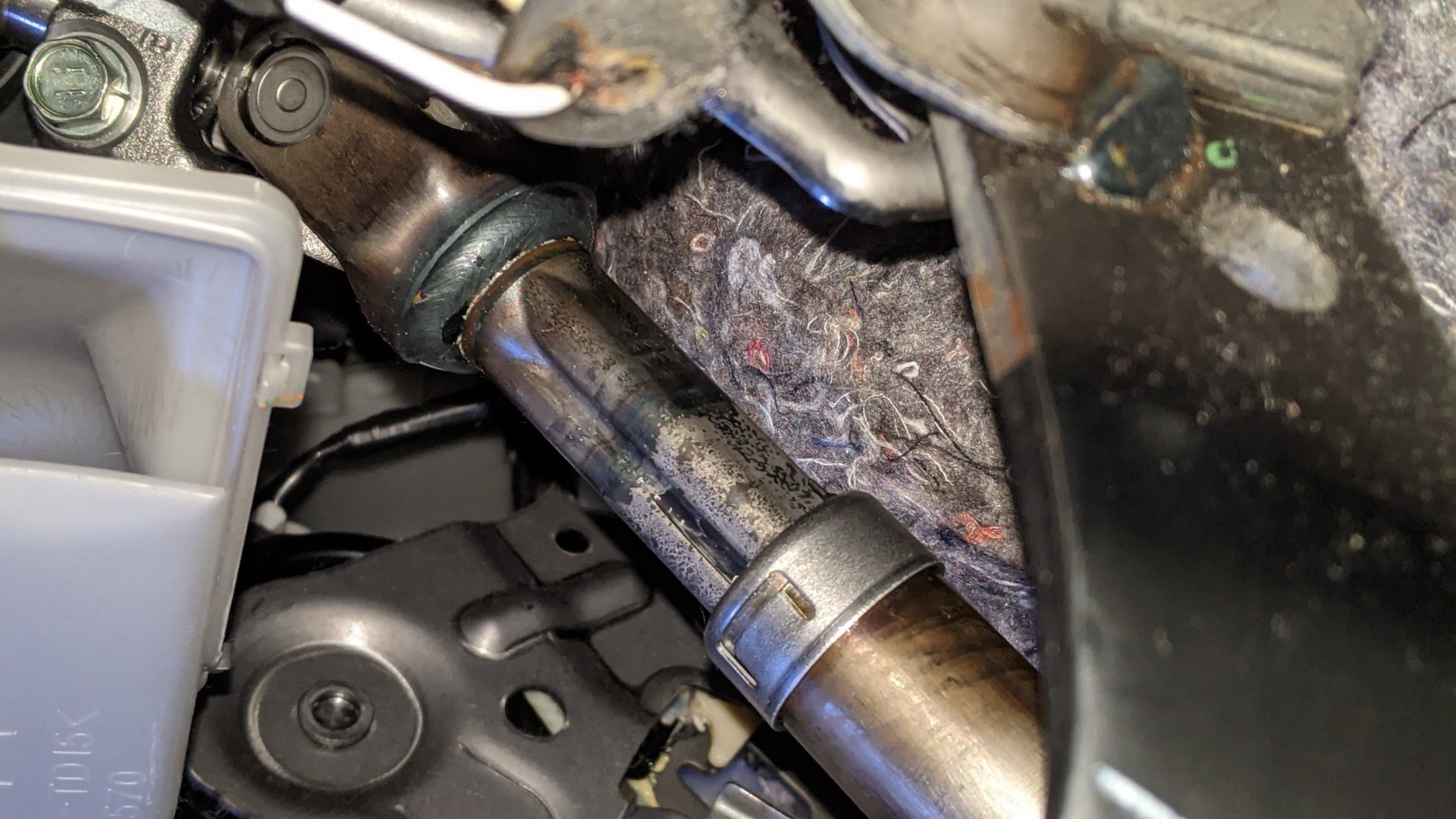 ステアリング インターミディエイトシャフト交換（トヨタ エスティマ