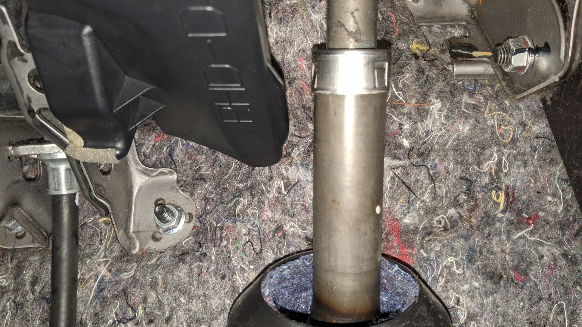 ステアリングインターミディエイトシャフト点検（トヨタ エスティマ