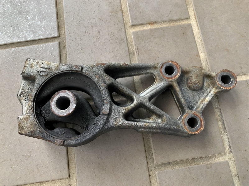 ディファレンシャル サポート ASSY FR 交換（トヨタ エスティマ