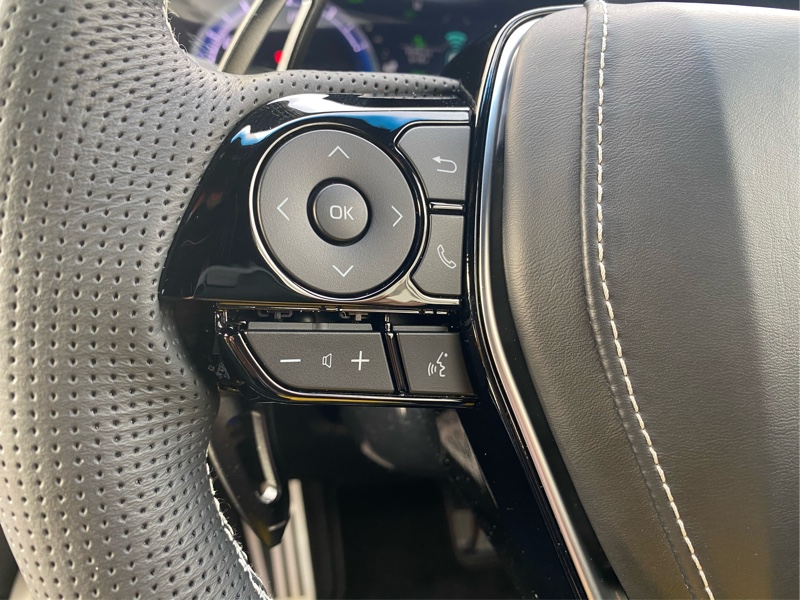 ステアリングスイッチ 金属調自家塗装（トヨタ クラウンハイブリッド