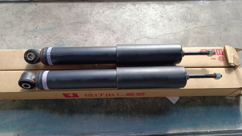 ショックアブソーバー交換（日産 NV350キャラバン・E26）by sinkiti