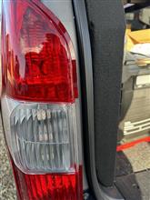 テールランプの交換（トヨタ プロボックスバンハイブリッド・NHP160V