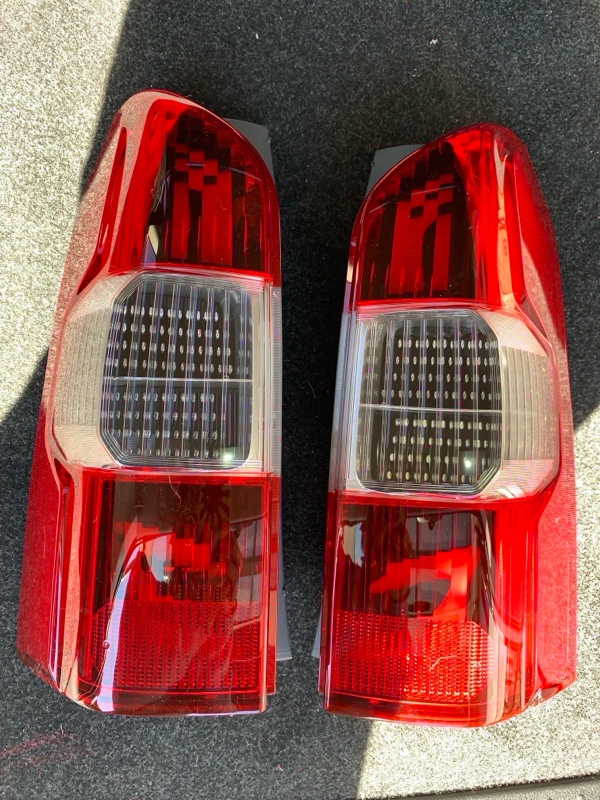 フルLEDテールに交換（トヨタ プロボックスバンハイブリッド・NHP160V
