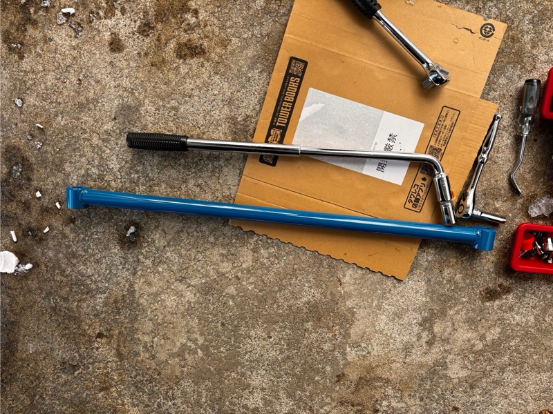 モトレージフロントフレームトップパフォーマンスバー装着（トヨタ