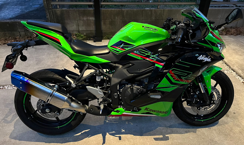 TRACK STAR マフラー ブラック 取り付け金具付き ZX 4r TRACK STAR
