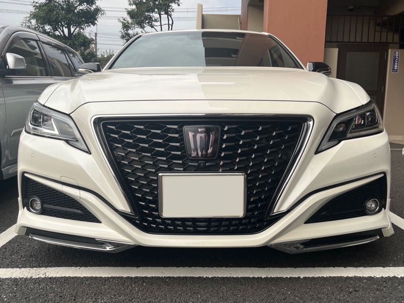 ミリ波レーダーエンブレムのスモーク加工（トヨタ クラウン