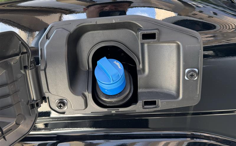 ランクルベース オリジナル尿素リッドに交換（トヨタ ランドクルーザー