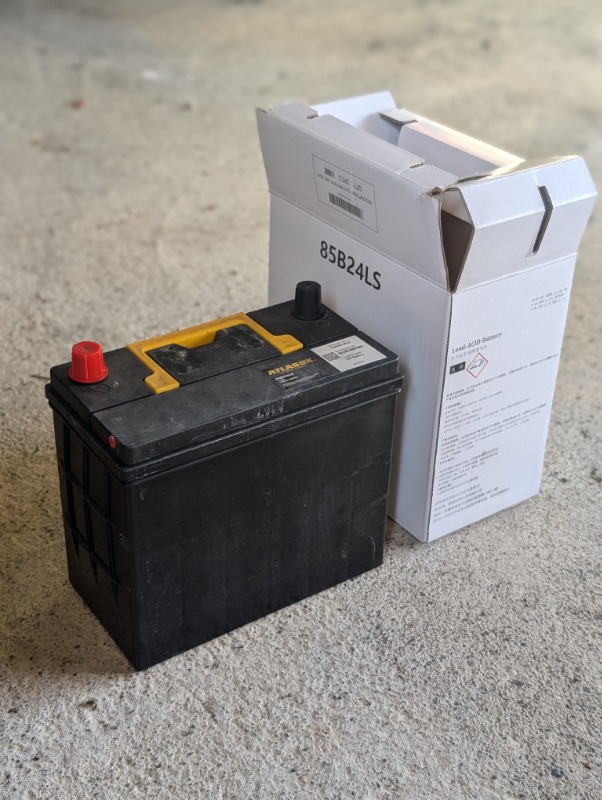 12V低電圧バッテリーの交換（テスラ モデル3・モデル3）by