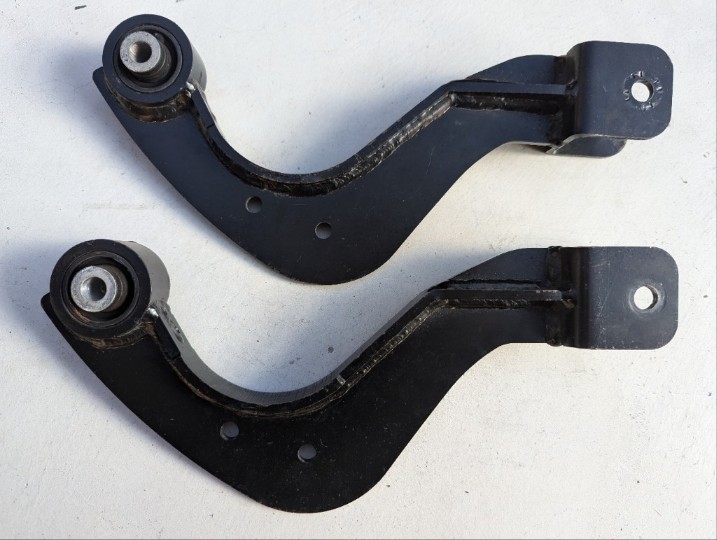 50系プリウスのリヤアッパーアームとリヤ直巻バネの交換（トヨタ