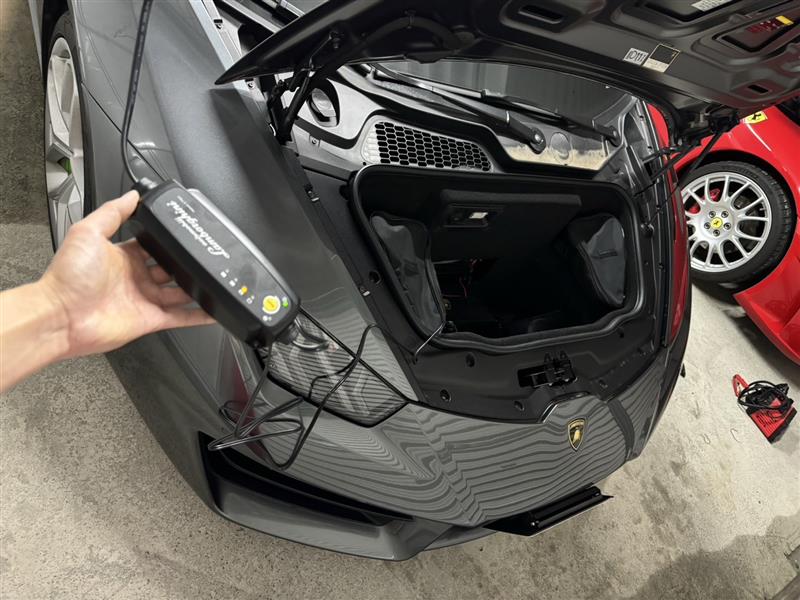 ランボルギーニ純正バッテリーチャージャー（ランボルギーニ ウラカン