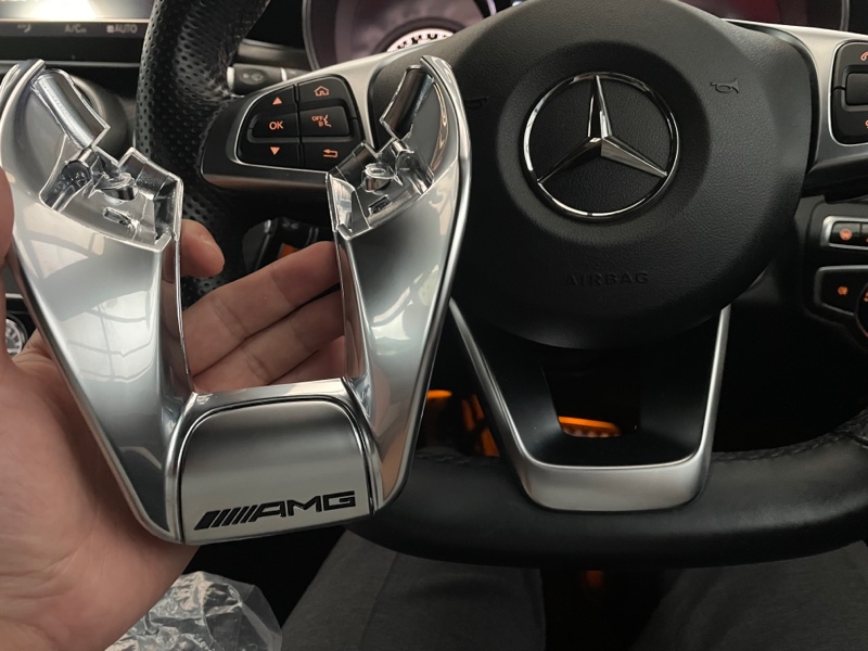 ステアリングローカバートリム交換（メルセデスAMG Cクラス クーペ
