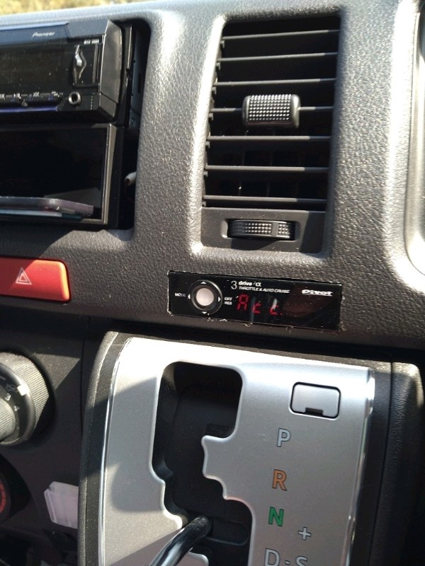 Pivot 3DA-Tと純正クルコンレバーを取り付け（トヨタ ハイエースバン