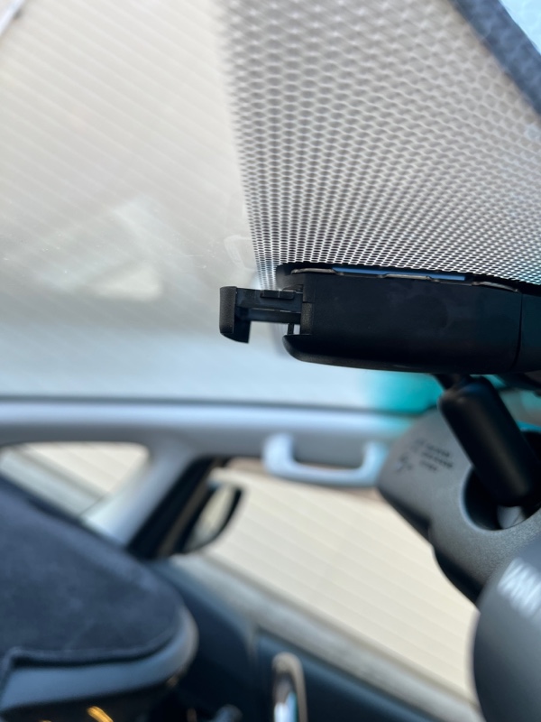 雨滴感知式ワイパーのセンサー取り外し（トヨタ ヴェルファイア・20系