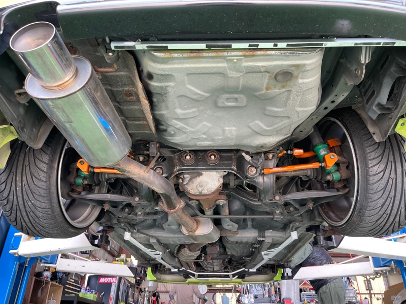 リヤアッパーアーム&トーコントロールロッド取り付け skid racing製