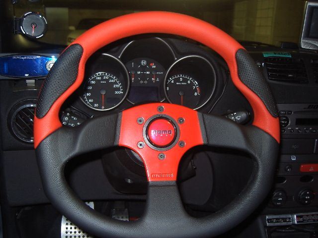 MOMO Commandステアリング 赤黒 MOMO Commandステアリング 赤黒 | MOMO