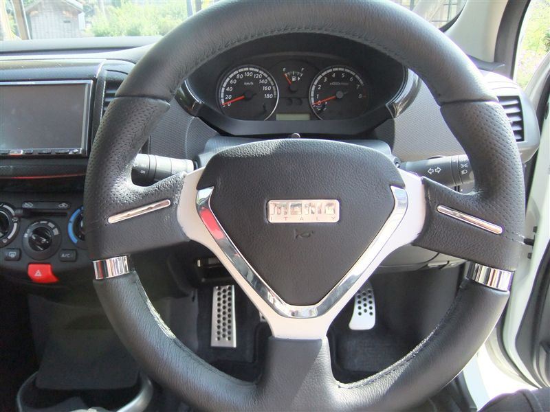 Millenium Evo (320mm) momo(モモ)のステアリングの口コミ・パーツ