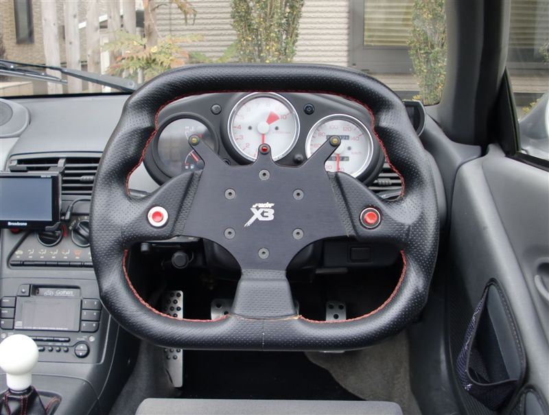 X4 limited edition SIMONI RACING(シモーニレーシング)のステアリング