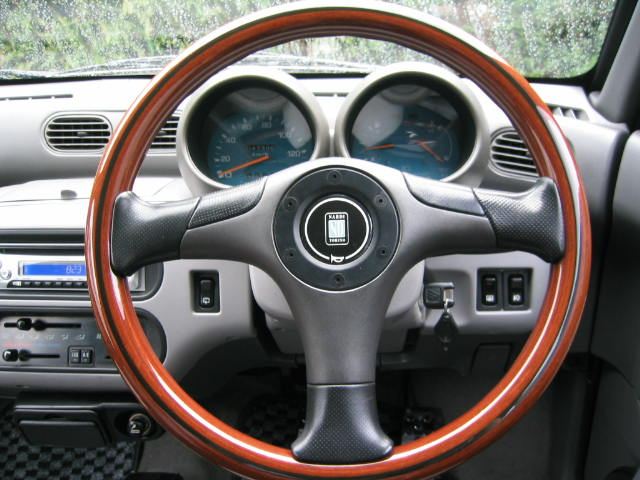 Z5 マホガニーウッド NARDI(ナルディ)のステアリングの口コミ・パーツ