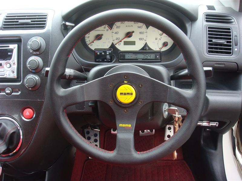 Tuner (320mm) momo(モモ)のステアリングの口コミ・パーツレビュー