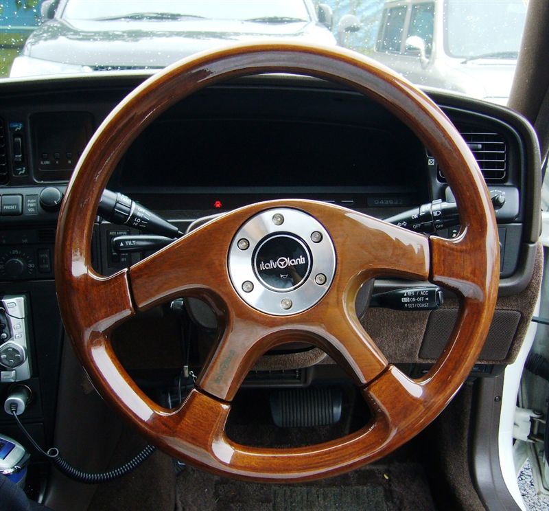 ドルチェ italvolanti(イタルボランテ)のステアリングの口コミ・パーツ