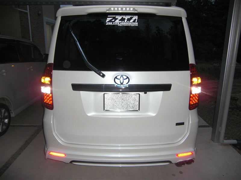 トヨタ(純正) NOAH 70後期 テールランプ のパーツレビュー