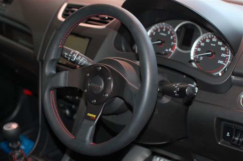 momo Tuner ブラック (320mm) のパーツレビュー | スイフトスポーツ