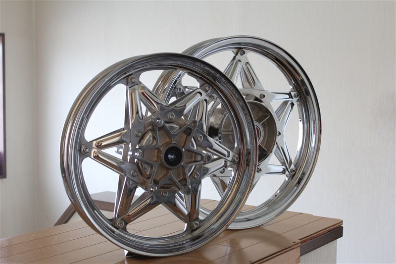 ホンダ(純正) CBR400F 1型純正メッキ加工ホイール のパーツレビュー