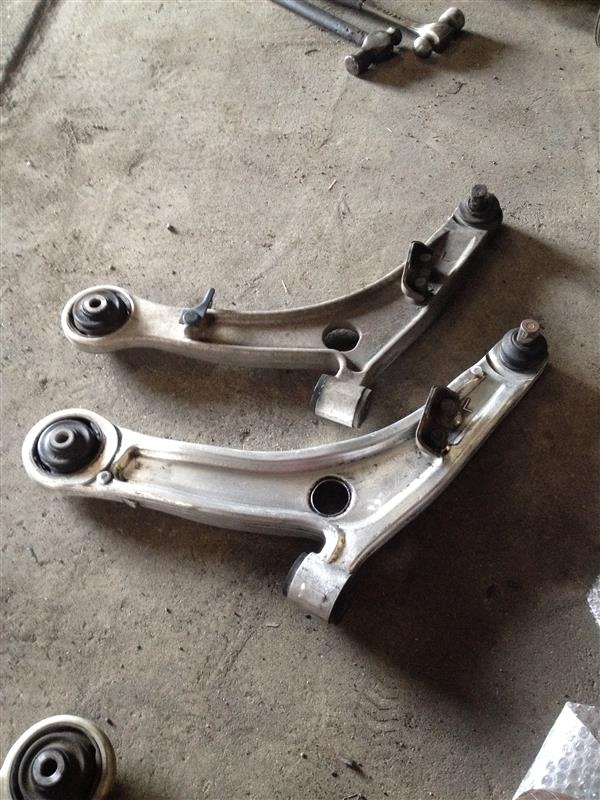 三菱自動車(純正) 純正CZ4A用フロントロアアーム のパーツレビュー