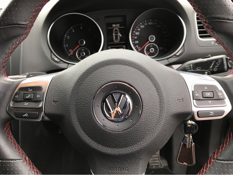 VW / フォルクスワーゲン純正 MFSW（マルチファンクションステアリング