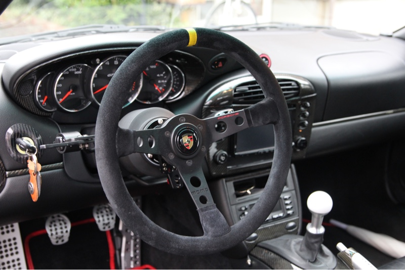 MOMO mod.07 ポルシェモータースポーツ純正ステアリング のパーツ