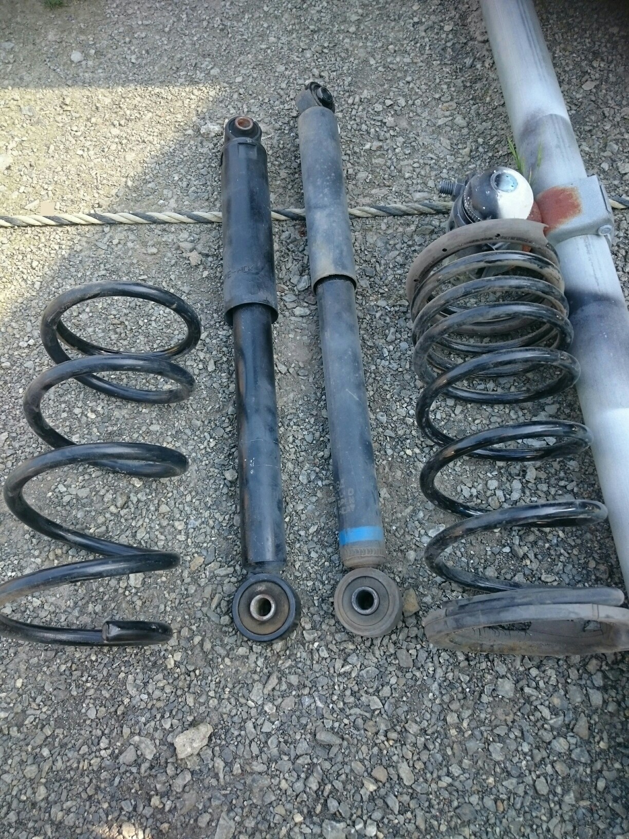 ダイハツ(純正) アトレー321用リアショック&リアスプリング のパーツ