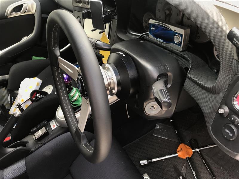 momo ステアリング NRGクイックリリース ステアリングSWカーボン