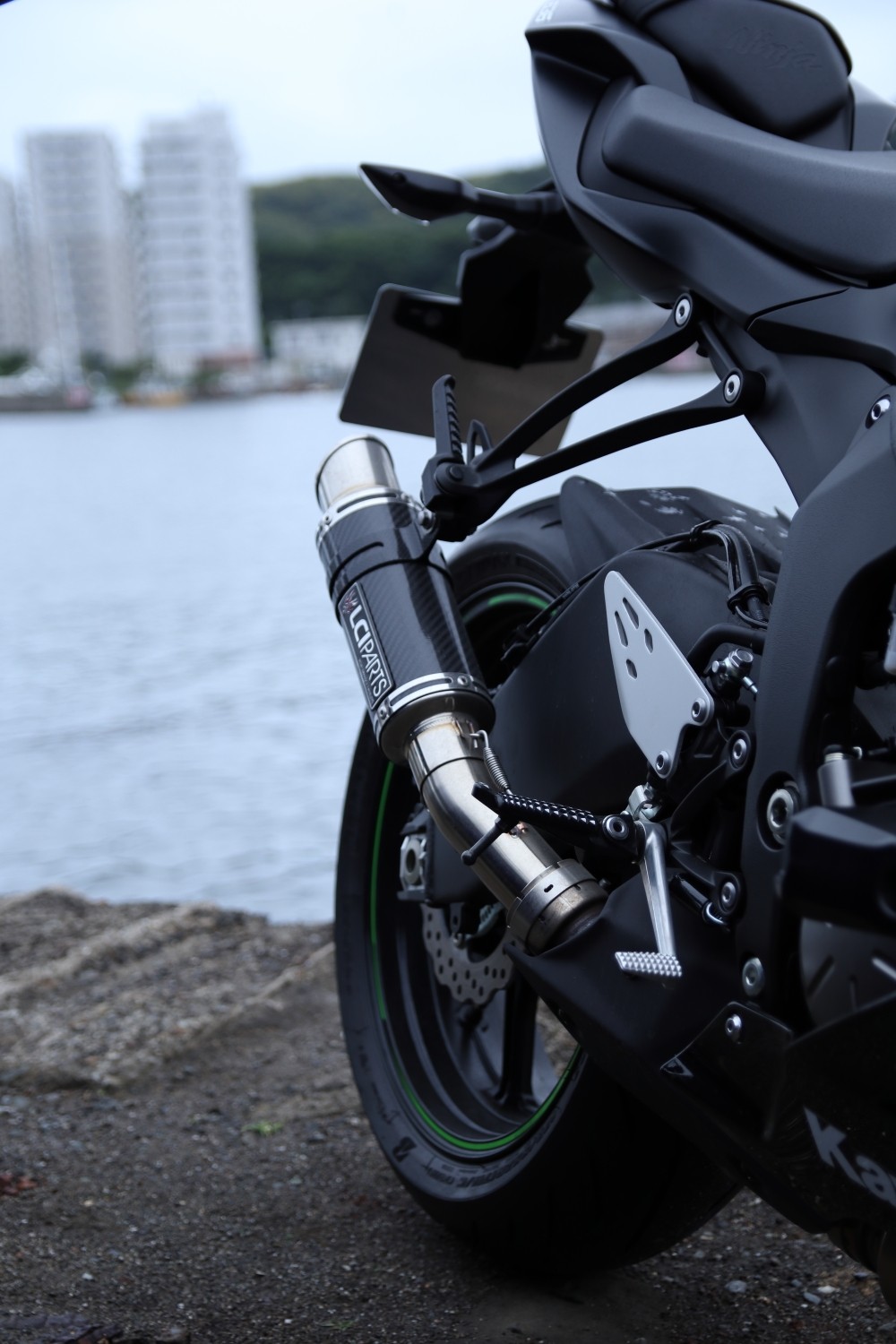 LCI PARTS ショートカーボンスリップオンマフラー のパーツレビュー