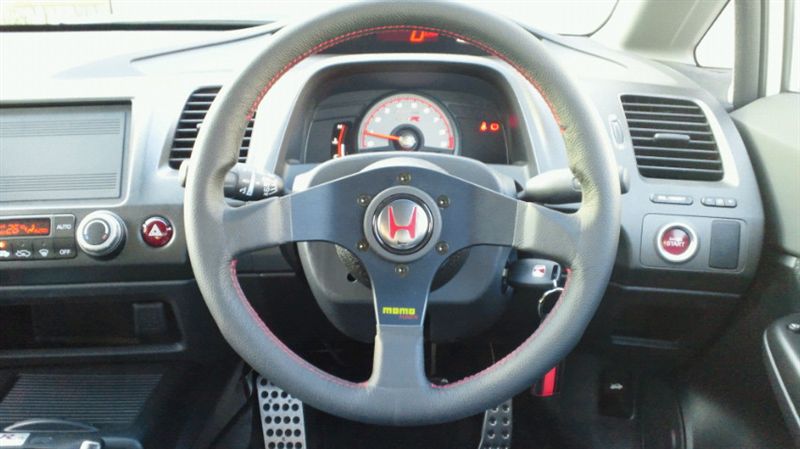 momo Tuner ブラック (320mm) のパーツレビュー | シビックタイプR