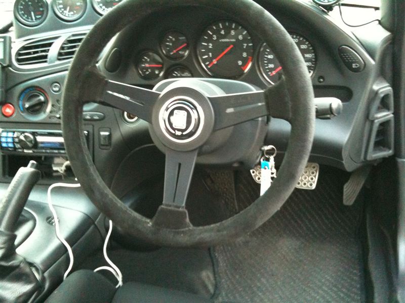 NARDI CLASSIC LEATHER ブラックスエード＆ブラックスポーク のパーツ