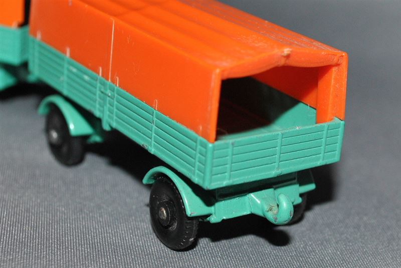 英国マッチボックス、No.1/No.2 メルセデス トラックトレーラー｜覆面