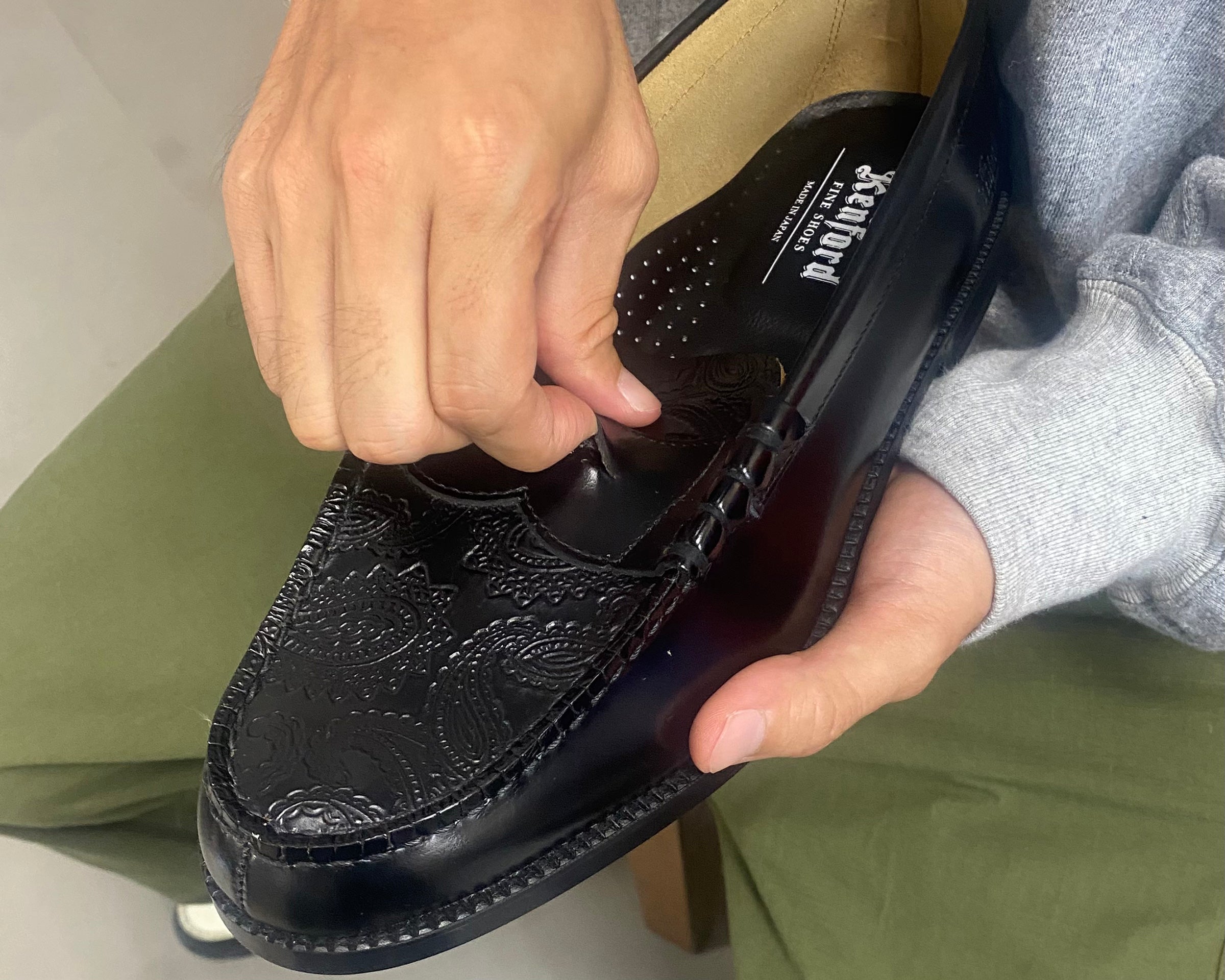 How to attach loafer accessories – THE KENFORD FINESHOES