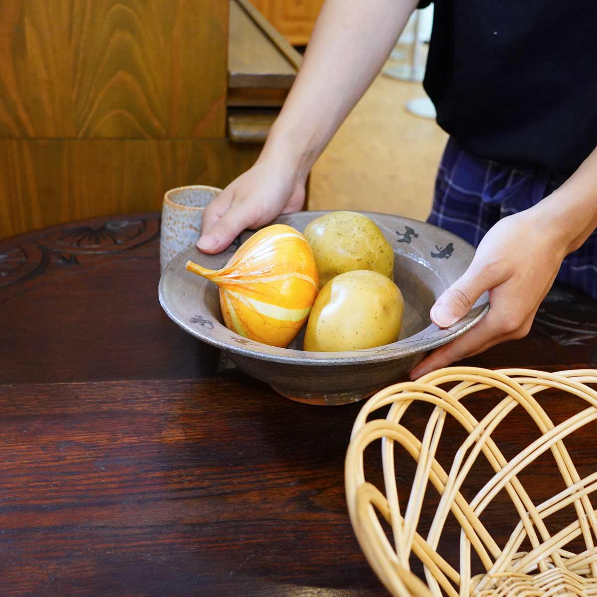 西岡良弘 絵唐津 鉢 器 唐津焼 元箱あり 中古 陶器 伝統工芸 焼き物