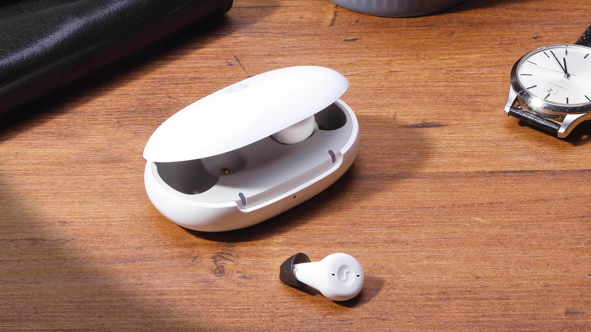 補聴器のプロ100人に聞いてみた！シグニア大人気のイヤフォン型補聴器