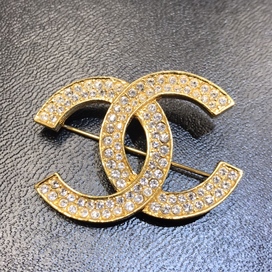 シャネルの174 ラインストーン CCロゴ ココマーク ブローチを銀座本店