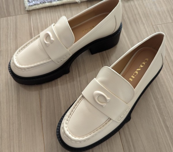 2万円台で口コミも◎!「コーチ」のローファーは上質&履きやすくて最強