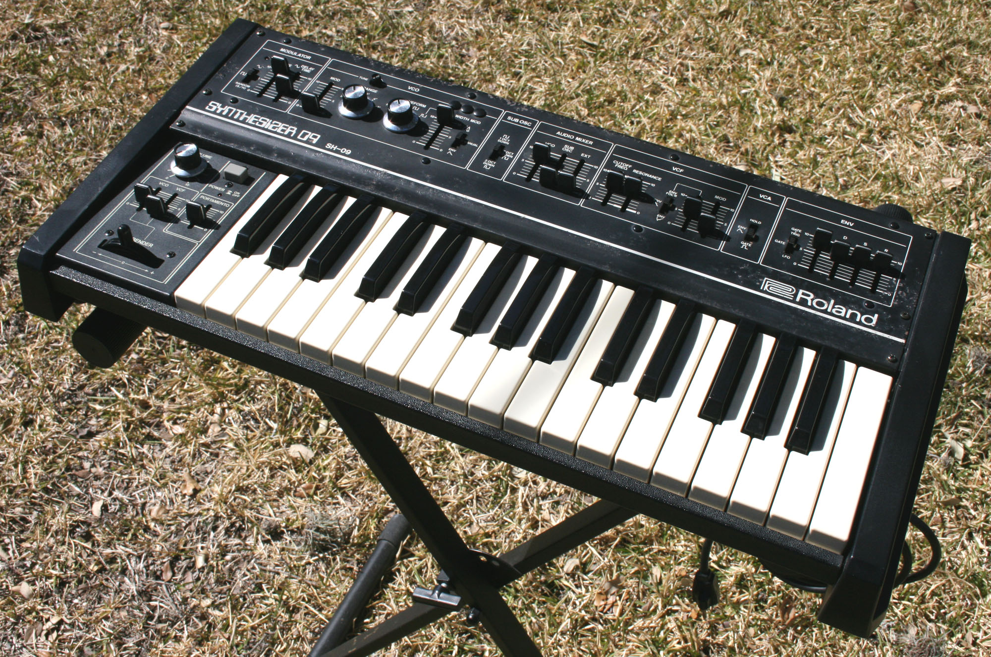 Roland SH-09 photo gallery - Syntaur