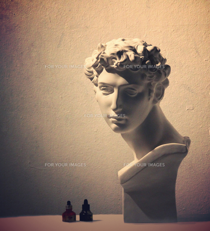 石膏像メディチとインク瓶の写真素材 [FYI00316943] | ストックフォト