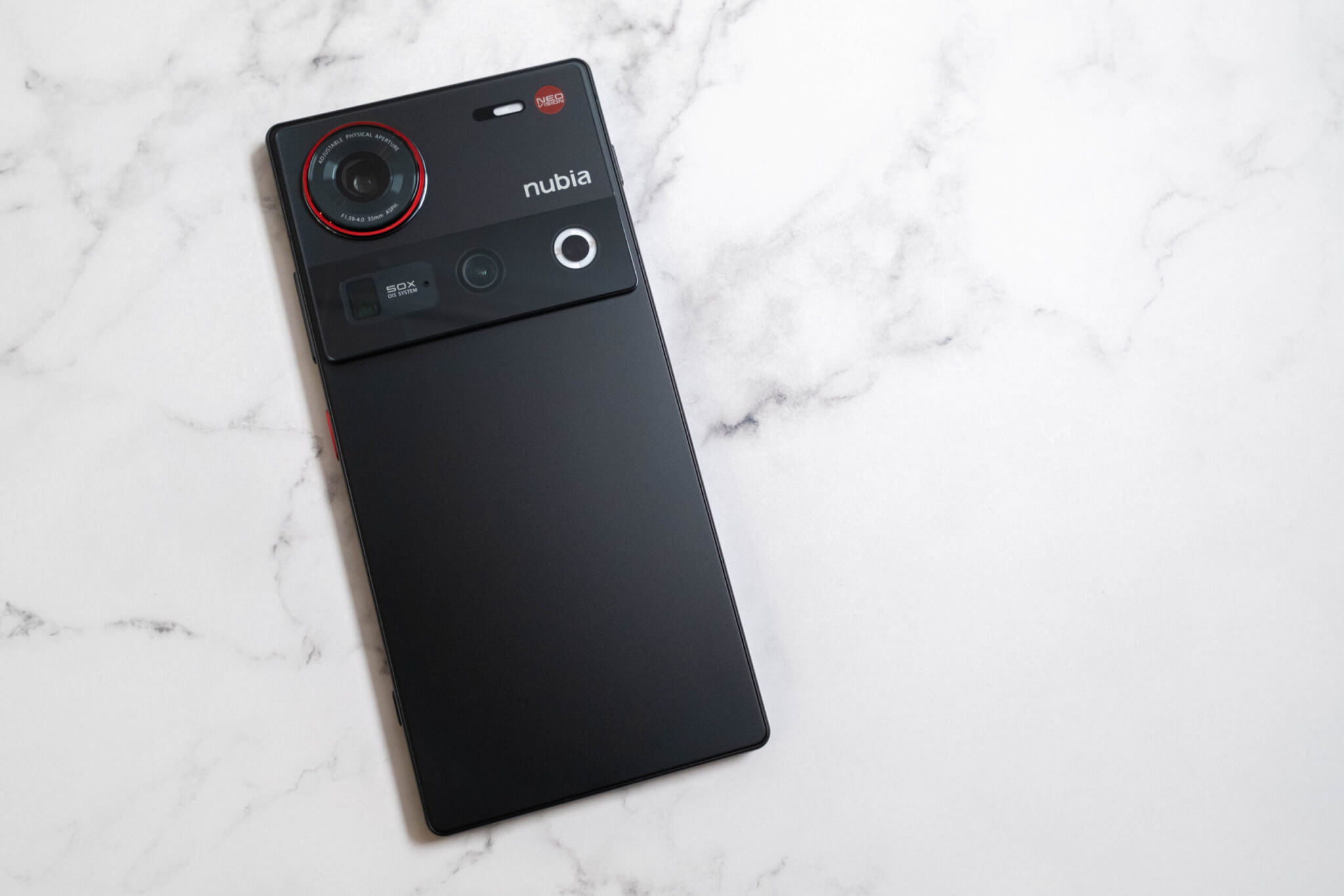 nubia Z70 Ultraをレビュー！Snapdragon 8 Eliteを搭載し、高精細な