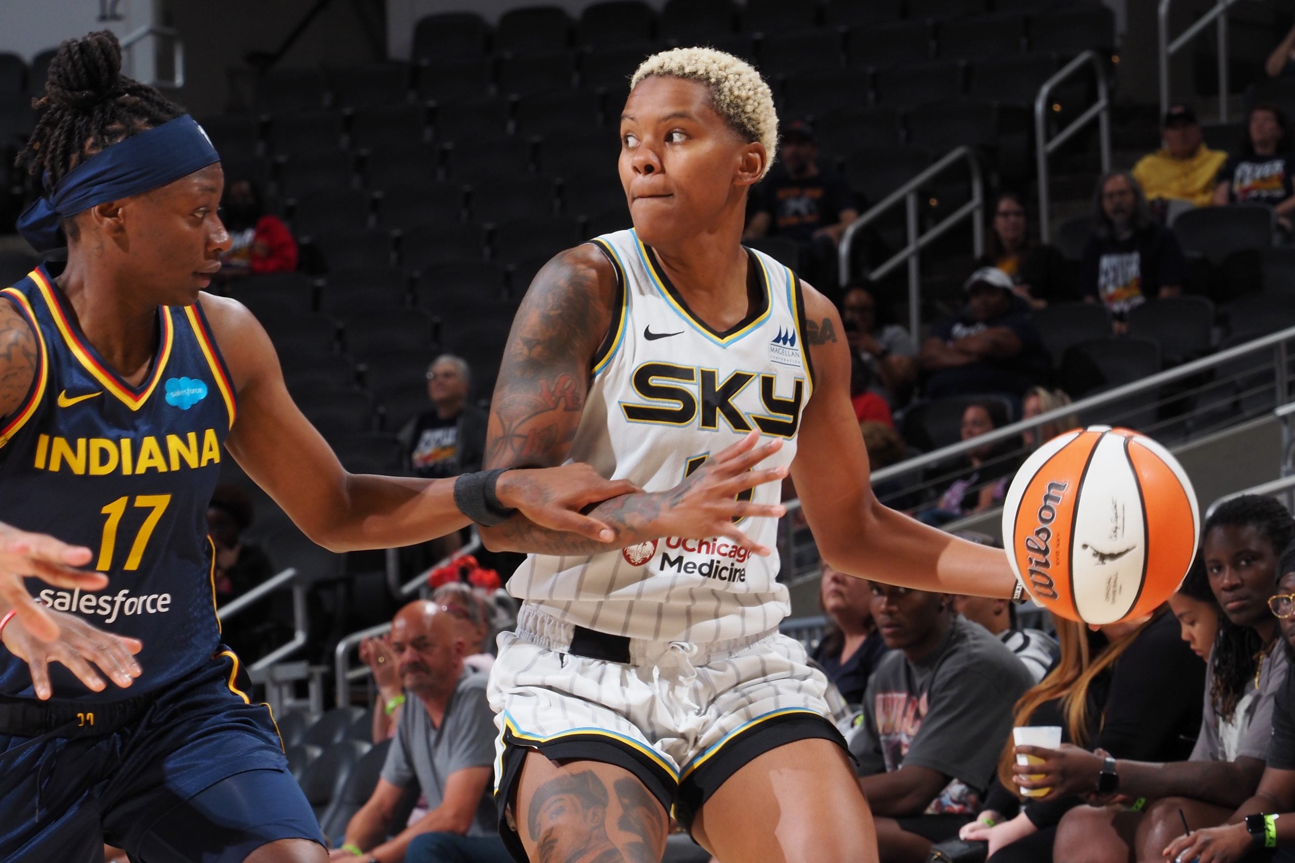 Minnesota Signs Courtney Williams and Alanna Smith