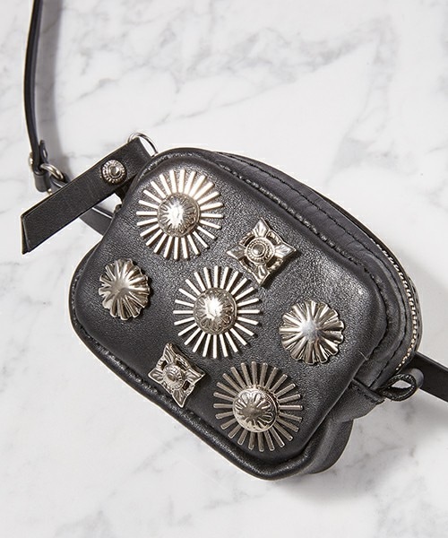 TOGA PULLA（トーガ プルラ）の「TOGA PULLA メタルファーポシェット